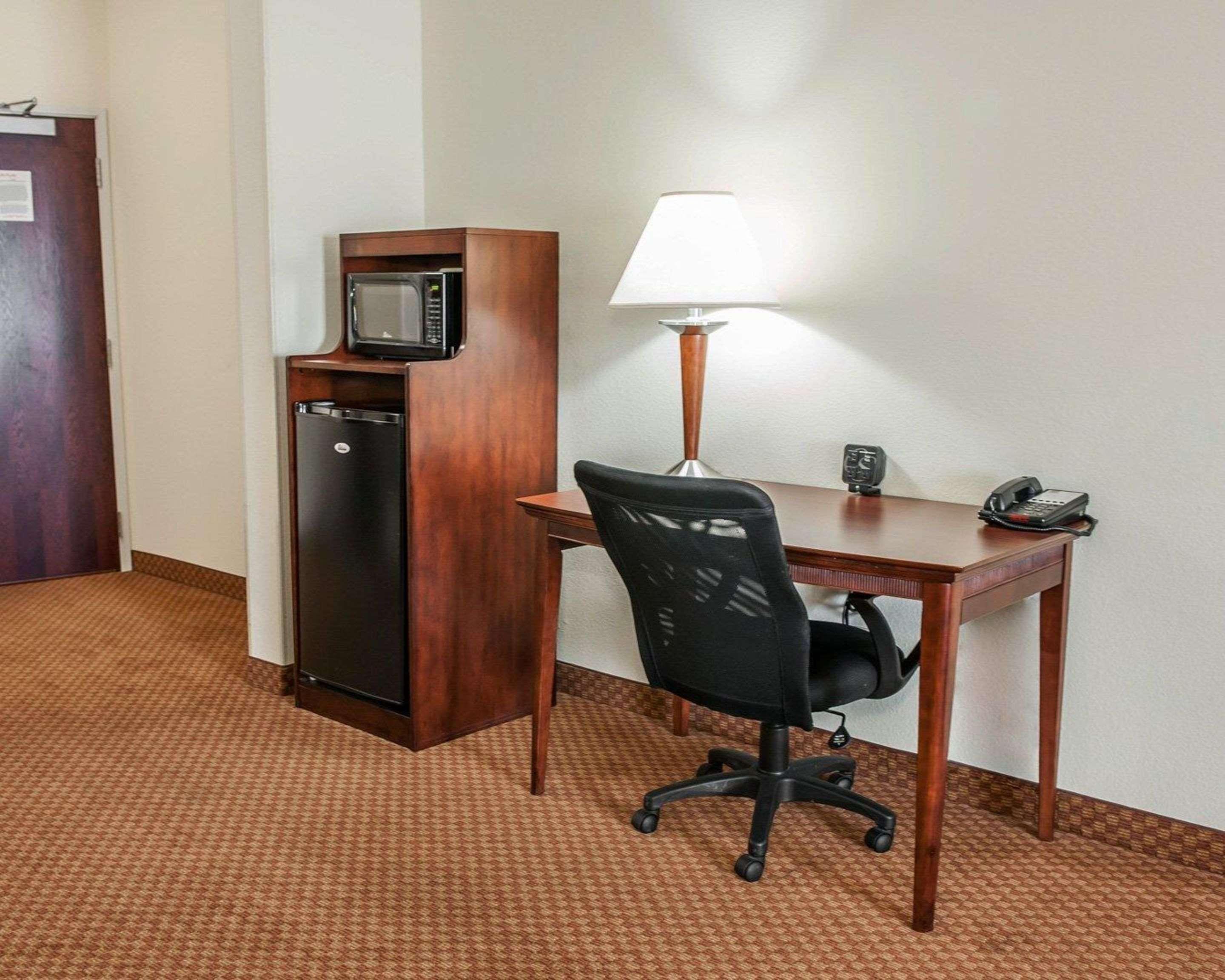 Comfort Suites Near Indianapolis Airport Exterior foto