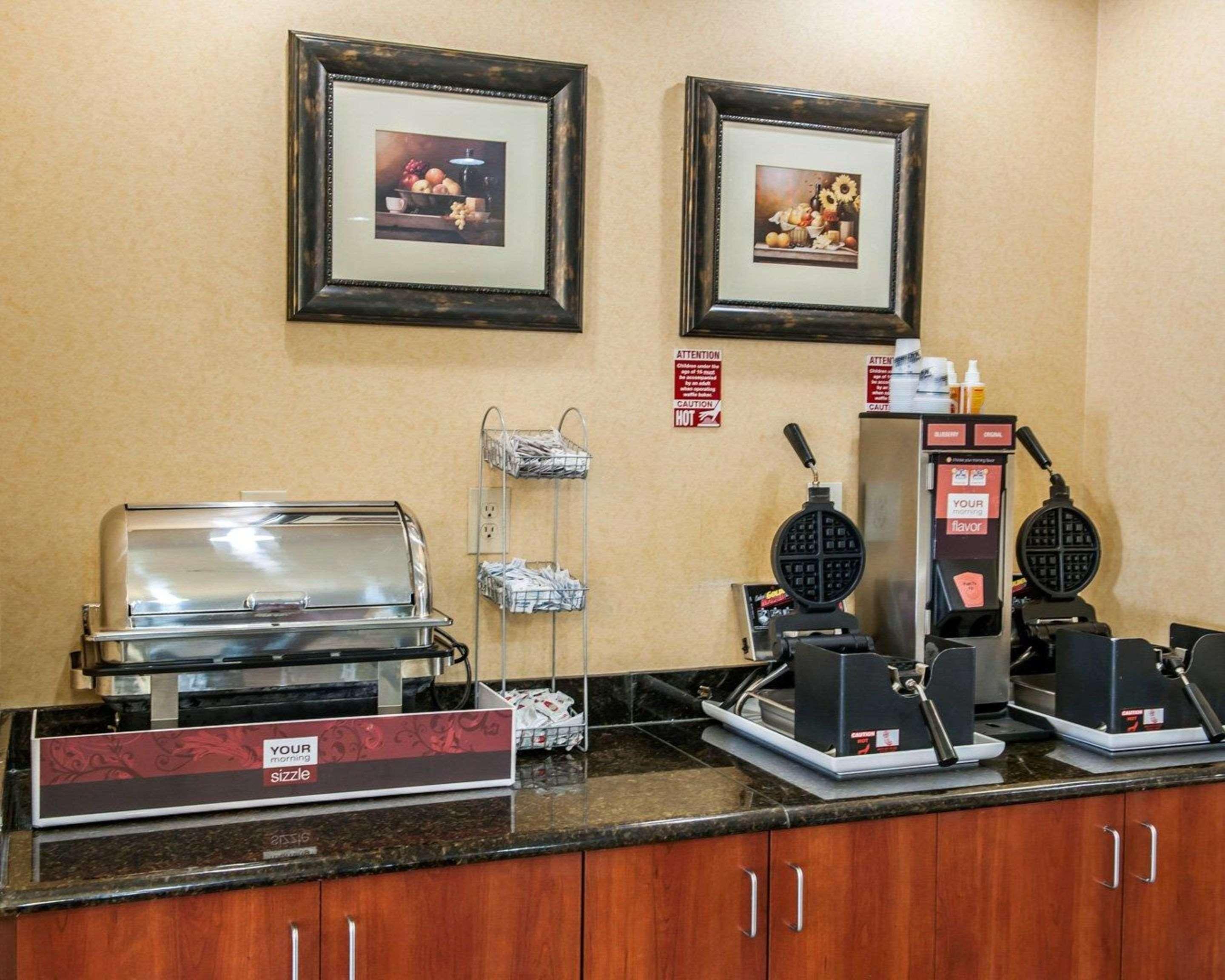 Comfort Suites Near Indianapolis Airport Exterior foto