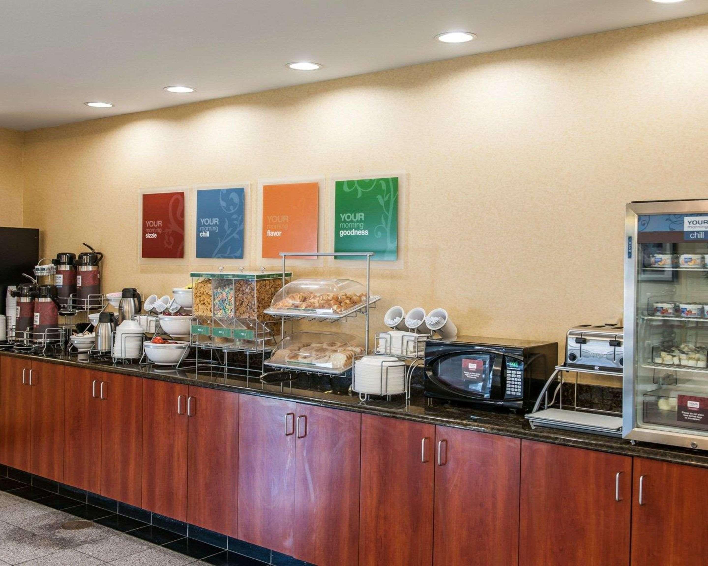 Comfort Suites Near Indianapolis Airport Exterior foto