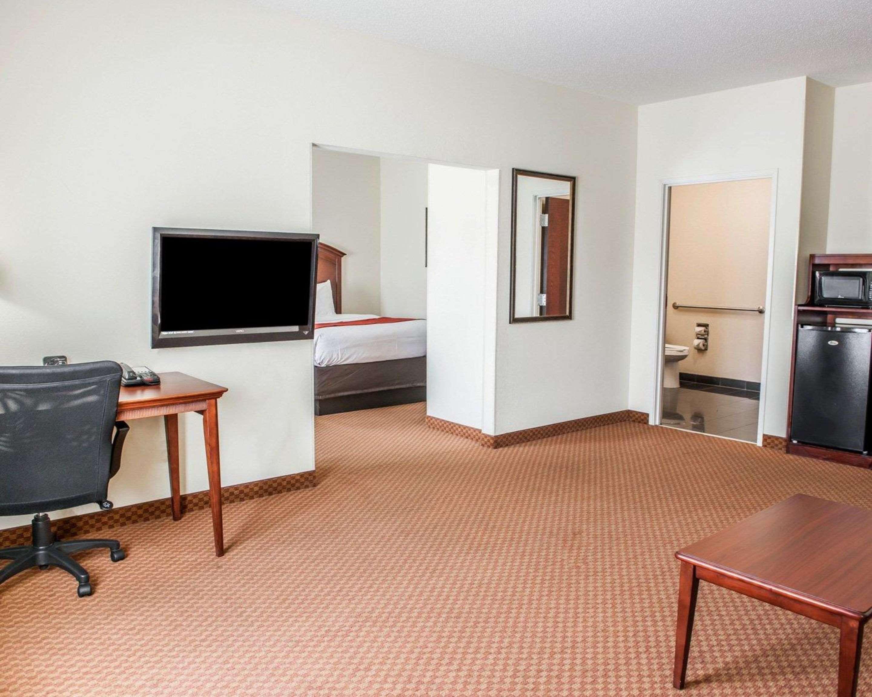 Comfort Suites Near Indianapolis Airport Exterior foto