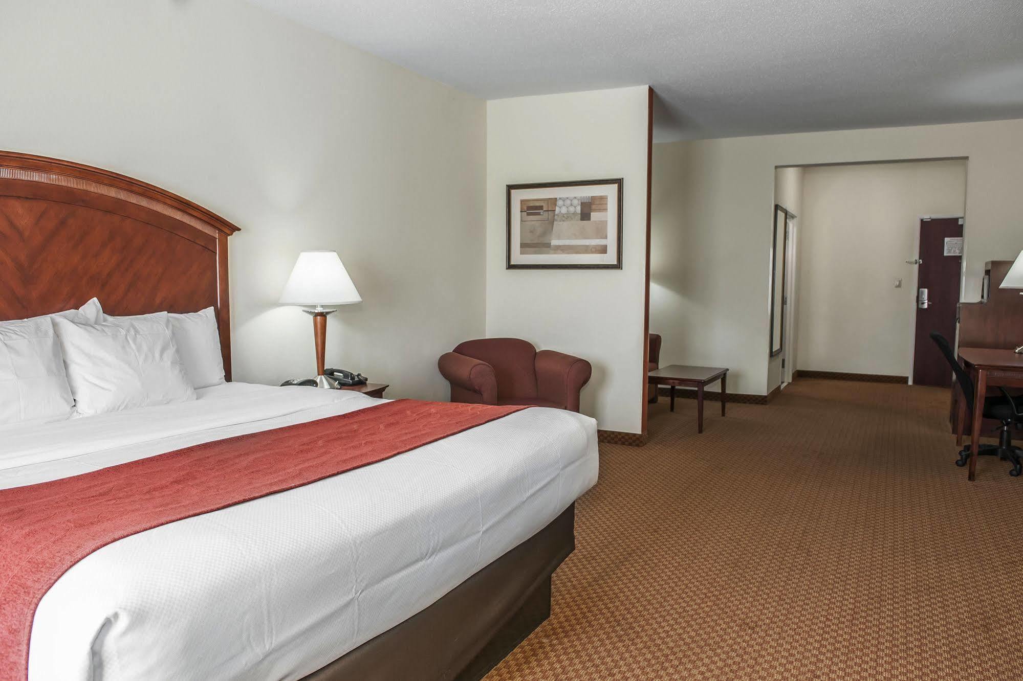 Comfort Suites Near Indianapolis Airport Exterior foto